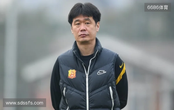 对阵海港!李霄鹏:目前士气肯定不高 我们要不遗余力争取拿分 对阵海港!李霄鹏:目前士气肯定不高 我们要不遗余力争取拿分